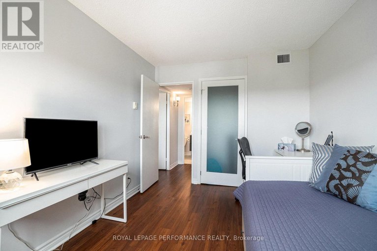 28976196/1508-1195-richmond-road/woodroffe/ottawa/ontario/K2B8E4_22