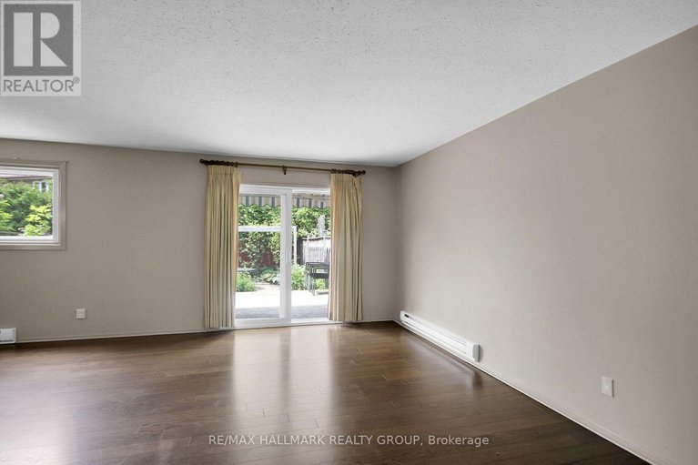 28471405/41-grady-crescent/sheahan-estatestrend-village/ottawa/ontario/K2H5S2_7