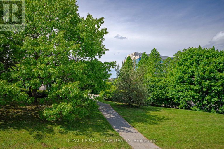 28786513/4-385-paseo-private/centrepointe/ottawa/ontario/K2G4N7_31