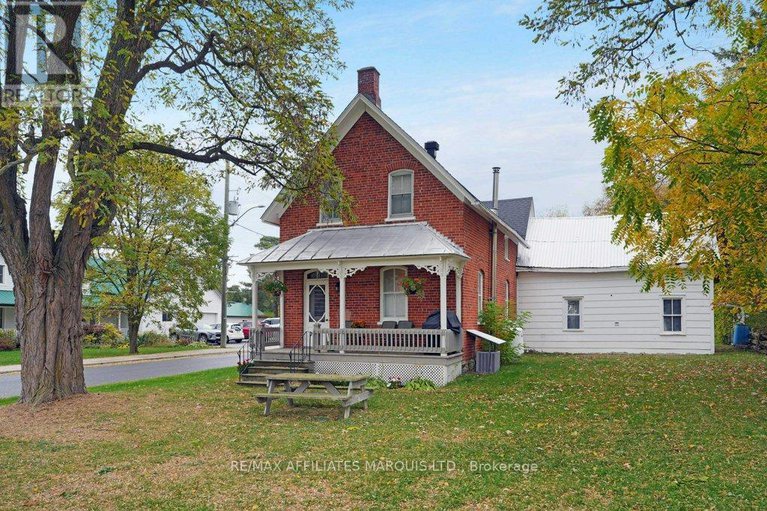 29017796/27-marlborough-street/maxville/north-glengarry/ontario/K0C1T0_1