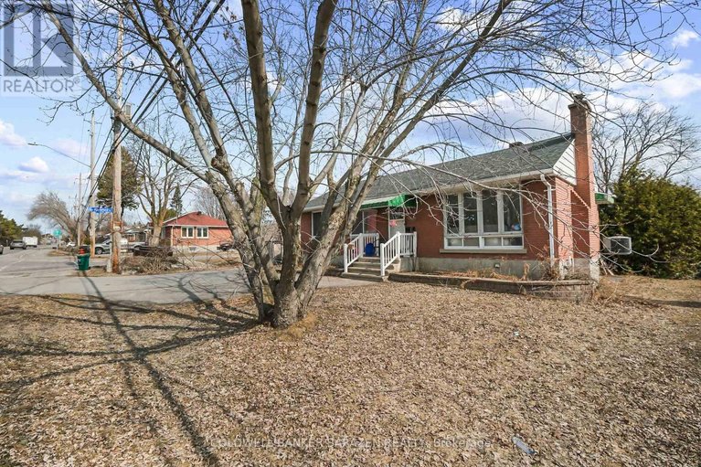 29554876/911-blair-road/cardinal-heights/ottawa/ontario/K1J7M8_8