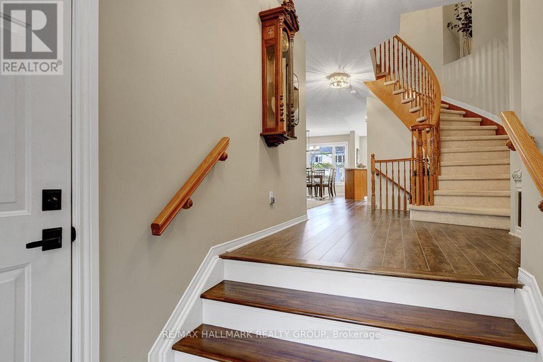 29023597/230-greenridge-street/chapel-hill/ottawa/ontario/K1C7R8_3