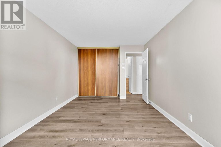 28841583/1003-1171-ambleside-drive/woodroffe/ottawa/ontario/K2B8E1_20