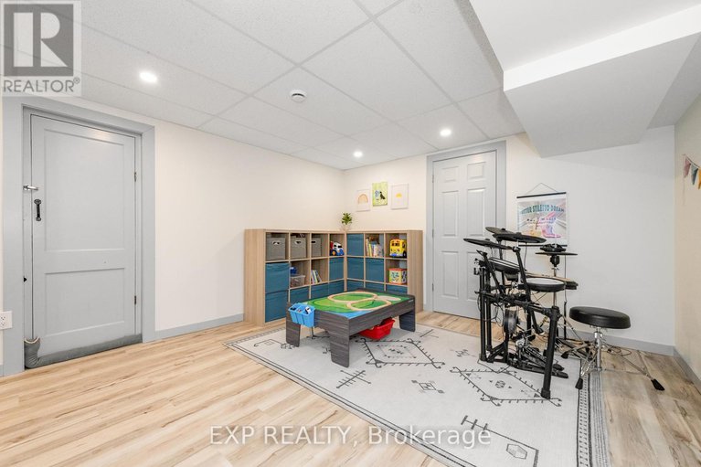 29307640/524-wolffdale-crescent/overbrookcastle-heights/ottawa/ontario/K1K1N5_32