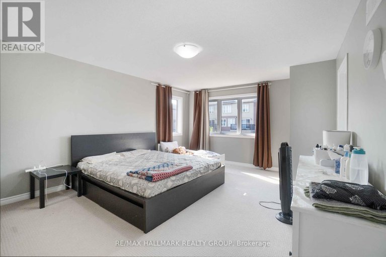 28463809/125-mancini-way/strandherd/ottawa/ontario/K2J5X3_11