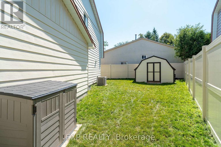 28998058/6084a-vineyard-drive/convent-glen/ottawa/ontario/K1C2M5_38