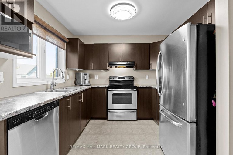 29431775/358-galston-private/mer-bleuebradley-estatesanderson-park/ottawa/ontario/K1W0G3_12