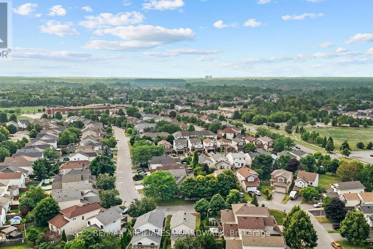 28620328/1056-rocky-harbour-crescent/riverside-southgloucester-glen/ottawa/ontario/K1V1V3_46