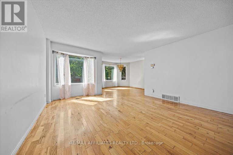 28835294/1024-miss-ottawa-street/beacon-hill-south/ottawa/ontario/K1J7B1_9