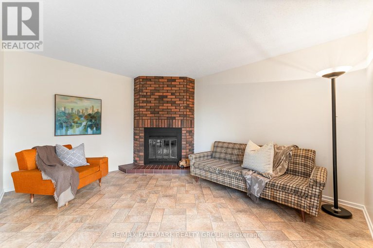 28978664/1075-avignon-court/orleans-wood/ottawa/ontario/K1C2N4_16