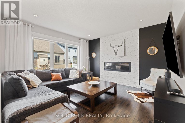 28253564/422-mercury-street-e/town-of-rockland/clarence-rockland/ontario/K4K0G8_14