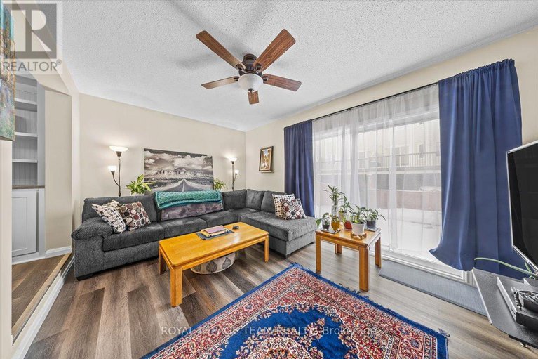 29214223/1137-chimney-hill-way/beacon-hill-south/ottawa/ontario/K1J8Z7_15