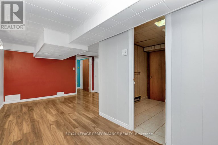 28439854/583-donald-street/overbrookcastle-heights/ottawa/ontario/K1K1L5_40