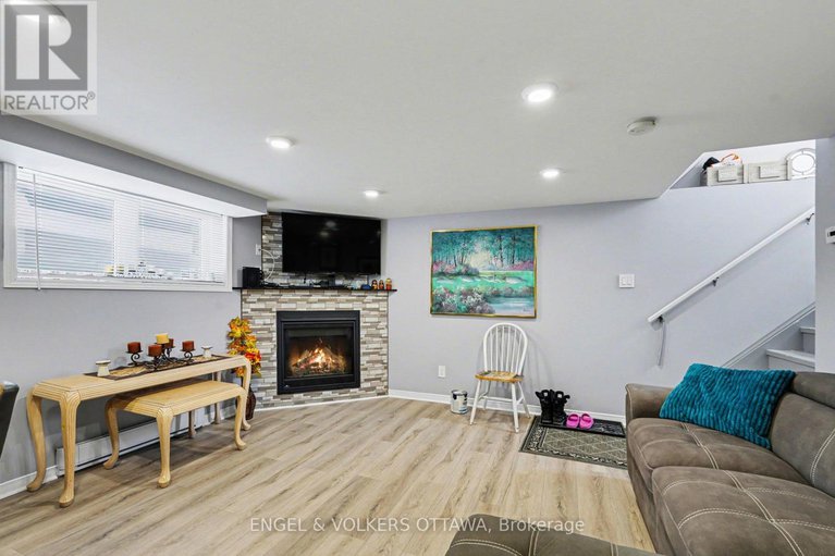 29374555/87-king-george-street/overbrookcastle-heights/ottawa/ontario/K1K1V4_23