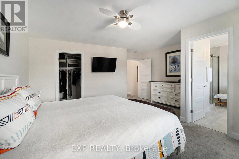 29335392/704-azure-street/village-of-russell/russell/ontario/K4R1E5_20