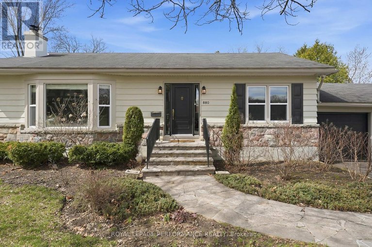 29644956/880-melwood-avenue/mckellar-heightsglabar-park/ottawa/ontario/K2A3C3_6