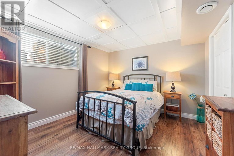 28460424/182-felicity-crescent/mer-bleuebradley-estatesanderson-park/ottawa/ontario/K1W0C2_38