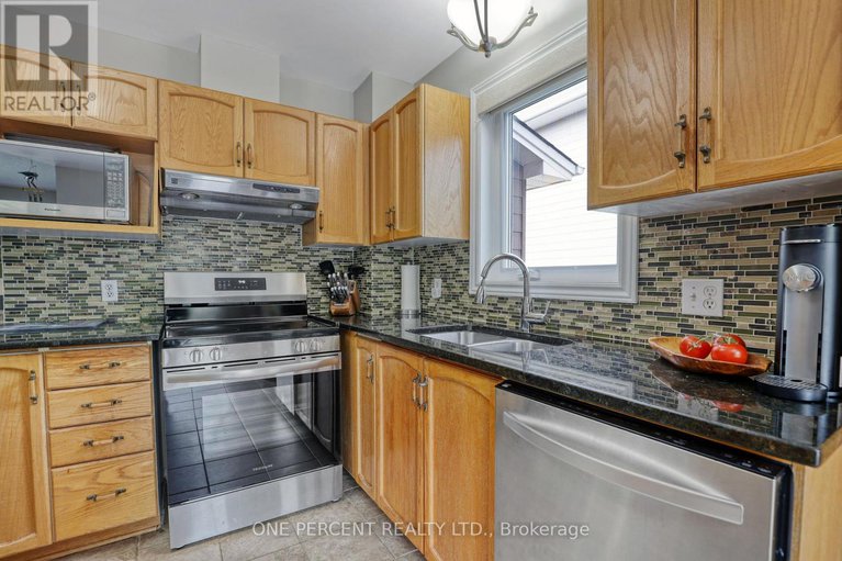 28322814/33-shannondoe-crescent/bridlewood/ottawa/ontario/K2M2H1_16