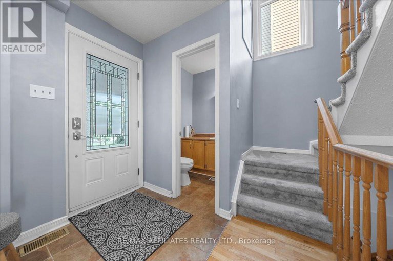 28458196/300-sylvie-terrace/bilberry-creekqueenswood-heights/ottawa/ontario/K1E3M2_3