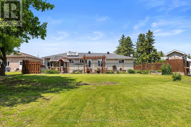 28424960/782-notre-dame-street/embrun/russell/ontario/K0A1W0_8