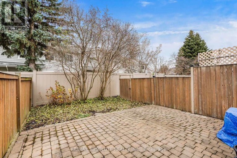 29303295/11-foxden-place/hunt-club-park/ottawa/ontario/K1G6A5_30