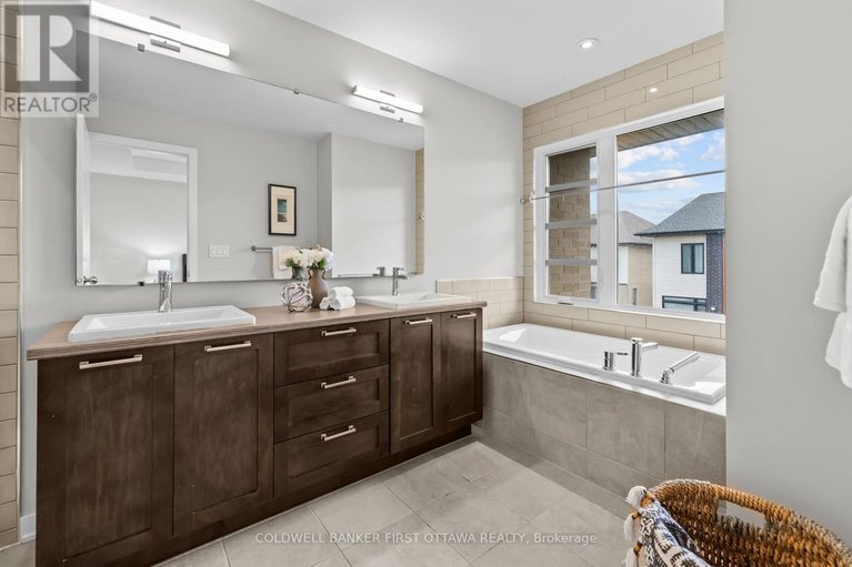 28824941/821-quartet-avenue/riverside-southgloucester-glen/ottawa/ontario/K1X0C4_29