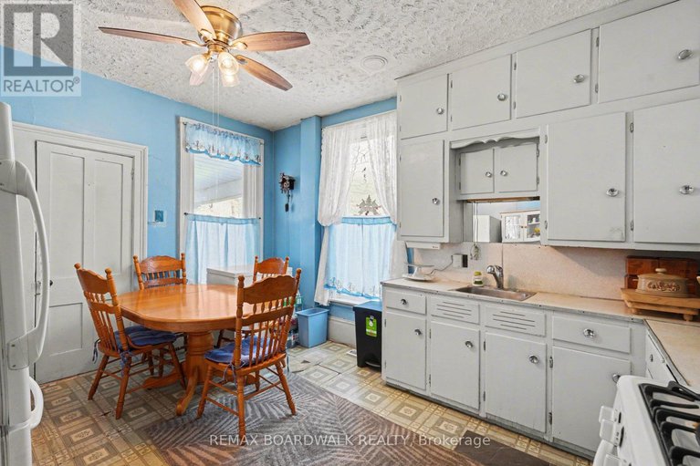 29437063/101-church-street/almonte/mississippi-mills/ontario/K0A1A0_10