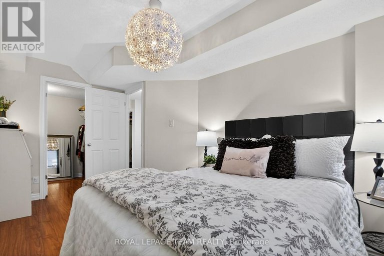 29588178/130a-lindenshade-drive/strandherd/ottawa/ontario/K2J5R5_20