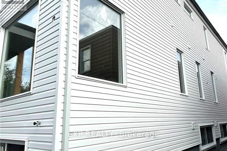 29112103/a-b-27-omeara-street/hintonburg/ottawa/ontario/K1Y2S8_3