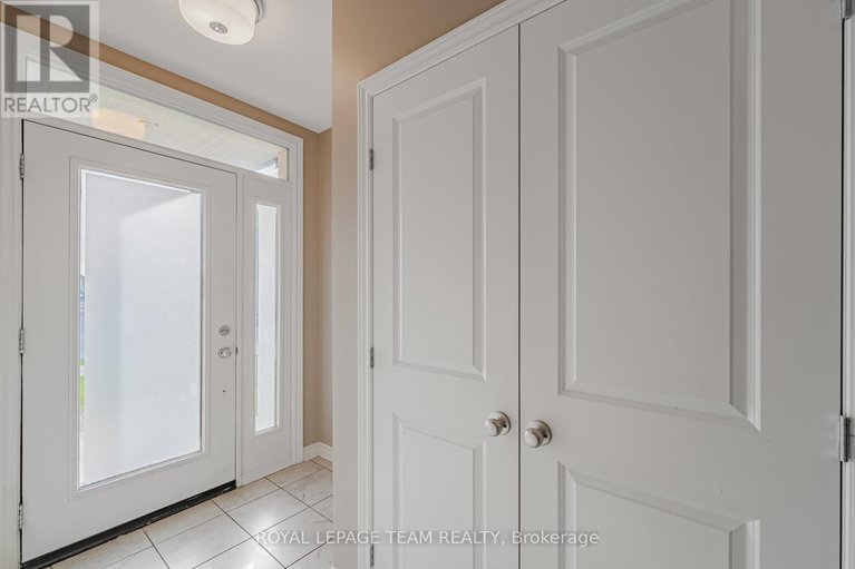 28252866/768-cedar-creek-drive/blossom-parkkemp-parkfindlay-creek/ottawa/ontario/K1T0B2_4