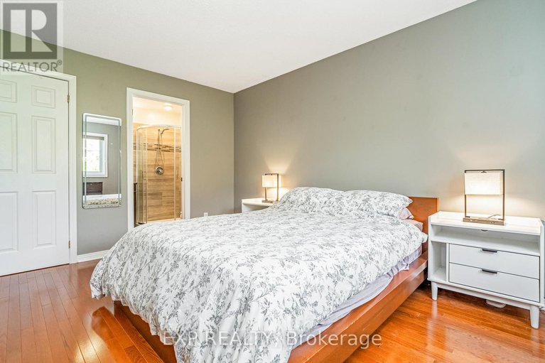 28595506/18-hawley-crescent/bridlewood/ottawa/ontario/K2M1T3_12