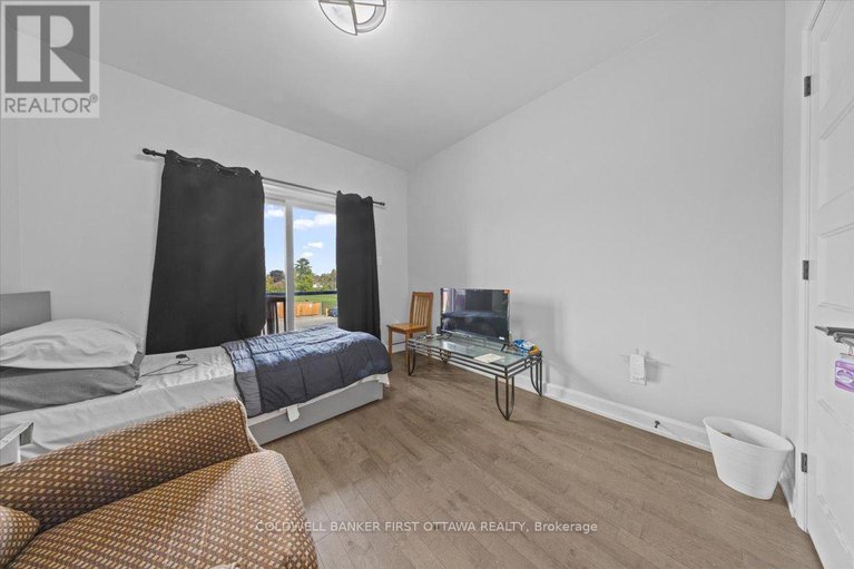 28927666/560-queen-mary-street/overbrookcastle-heights/ottawa/ontario/K1K1W1_15
