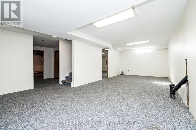 29535443/1404-forest-valley-drive/chapel-hill/ottawa/ontario/K1C5M8_37