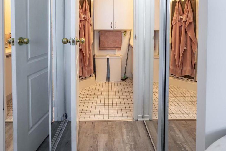 29349666/1007-2759-carousel-crescent/emerald-woodssawmill-creek/ottawa/ontario/K1T2N5_27