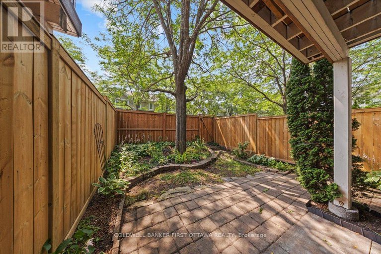28806487/18-maxton-private/beacon-hill-south/ottawa/ontario/K1J1J2_28
