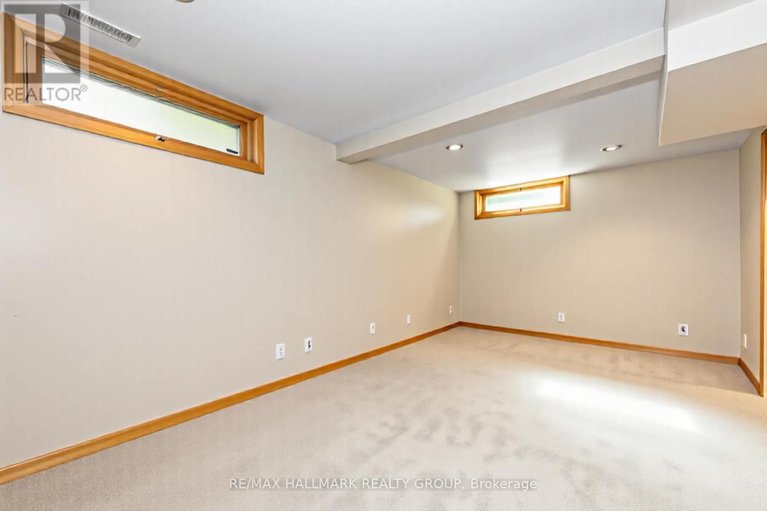 28847382/1414-eastcliffe-way/pineview/ottawa/ontario/K1B5H6_31
