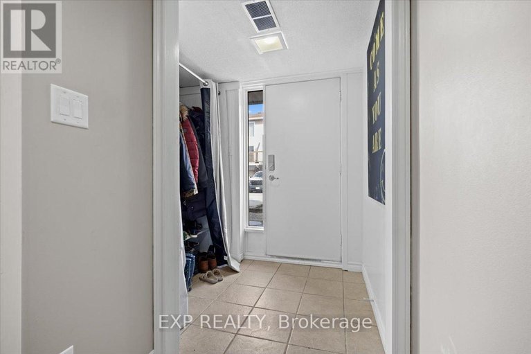 29599647/d-284-dalehurst-drive/tanglewood/ottawa/ontario/K2G4J5_2