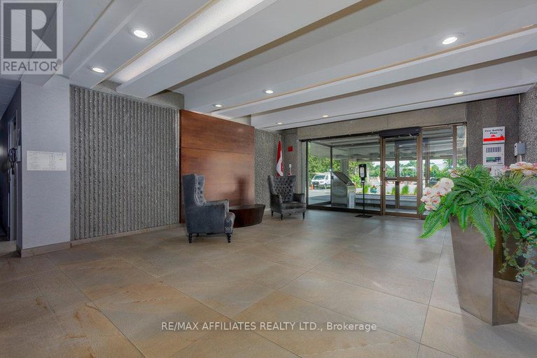 28466299/1705-1195-richmond-road/woodroffe/ottawa/ontario/K2B8E4_2