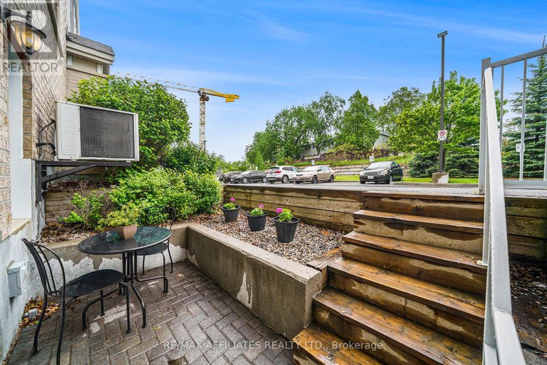 28356424/a-330-everest-private/elmvale-acres/ottawa/ontario/K1G4E4_14