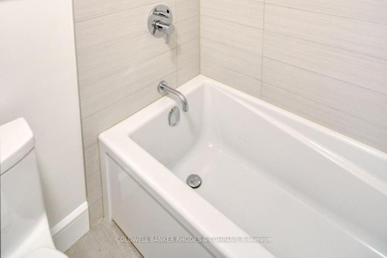 29579172/103a-stirling-avenue/hintonburg/ottawa/ontario/K1Y1P9_29