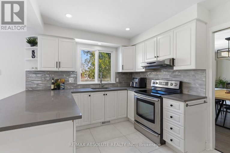 29407947/13-weatherwood-crescent/pineglencountry-place/ottawa/ontario/K2E7C5_17