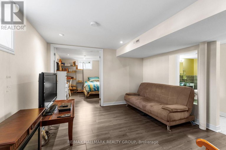 29052297/1902-rosebella-avenue/blossom-parkleitrim/ottawa/ontario/K1T1G7_21