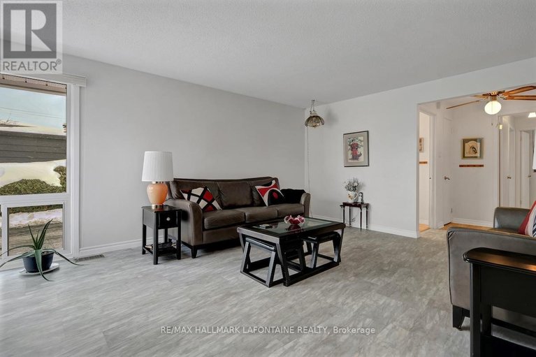 29444353/2443-ogilvie-road/beacon-hill-north/ottawa/ontario/K1J7N3_15