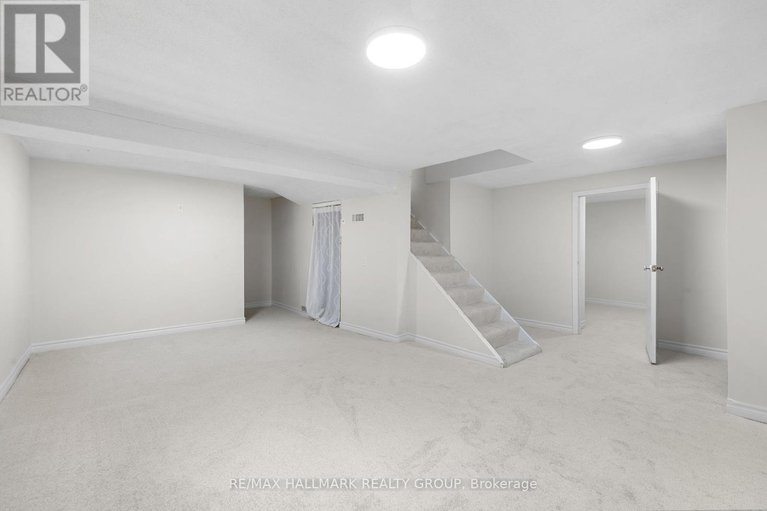 28916723/337-hinton-avenue-s/civic-hospital/ottawa/ontario/K1Y1A4_32