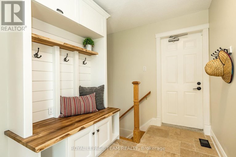 28666858/1216a-river-road/manotick-east-to-manotick-station/ottawa/ontario/K4M1B4_27