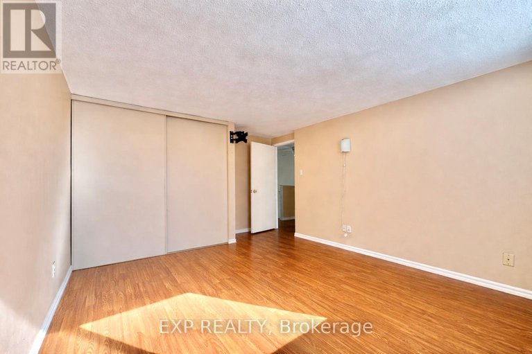 29445569/11c-sonnet-crescent/westcliffe-estates/ottawa/ontario/K2H8W8_24