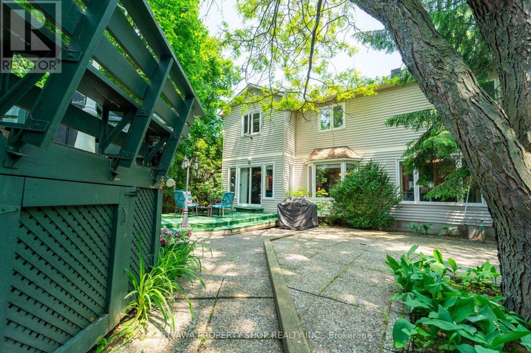 28429385/566-falwyn-crescent-w/fallingbrookridgemount/ottawa/ontario/K4A2A4_43