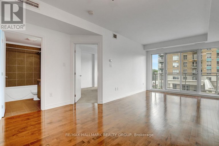 28694787/303-70-landry-street/vanier/ottawa/ontario/K1L0A8_10