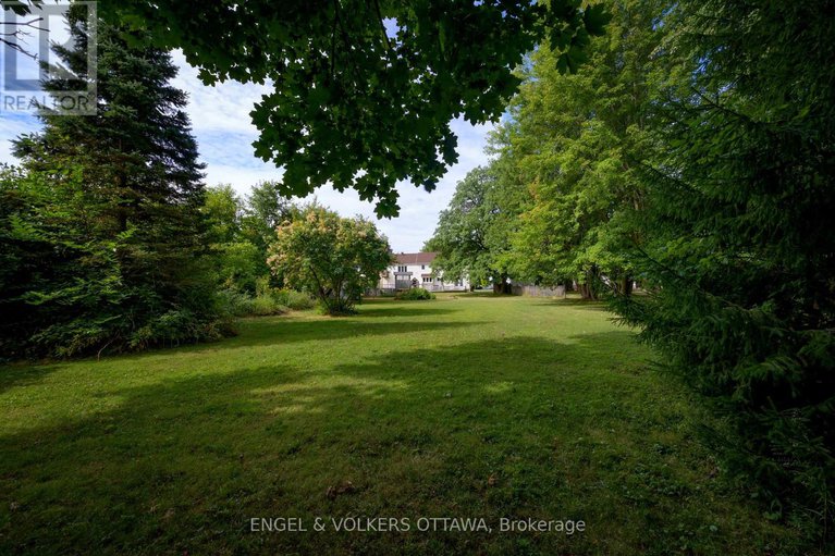 28821513/6258-richmond-road/south-of-fallowfield-road/ottawa/ontario/K0A2Z0_44