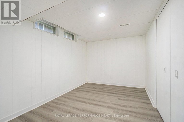 28532553/8-newgale-street/crystal-beach/ottawa/ontario/K2H5R3_20